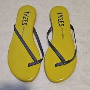TKEES Yellow Flip-Flop Sandals with Black Straps 37eur 6.5 US